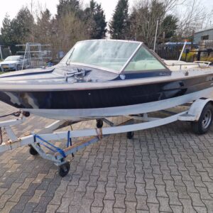 OPKNAPPER: CENTURY ARABIAN speedboat